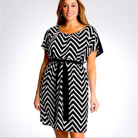 •Lane Bryant• Chevron Print Keyhole Back Dress - Size 14/16 - Picture 4 of 9